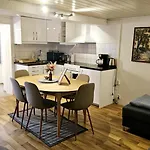 Central And Large Cosey Apartment